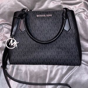 NEW Black Michael Kors purse small/medium